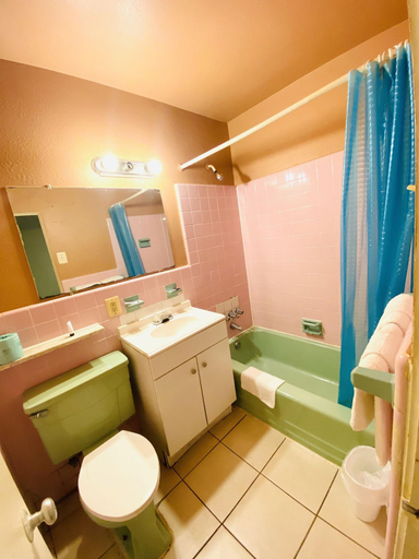 Bathroom 5, Sunset Inn 2, Atlantic