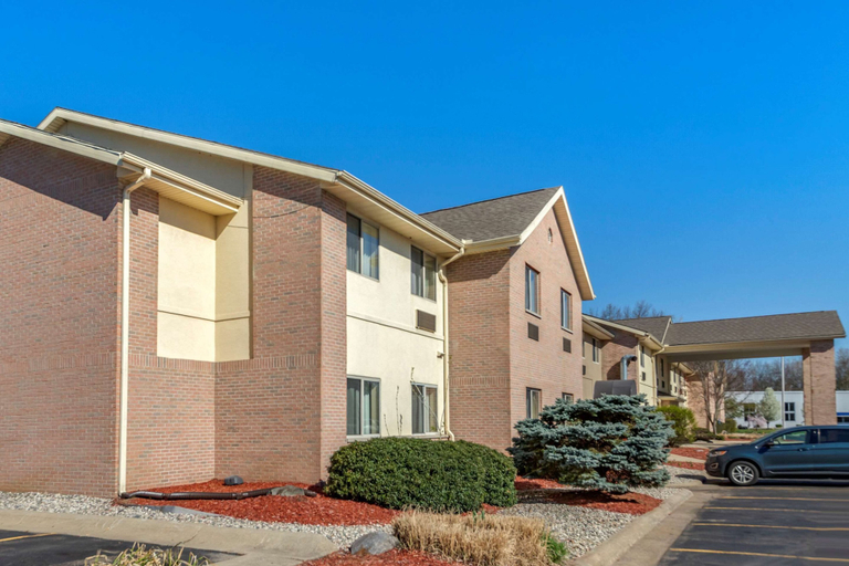 Exterior & Views 2, Comfort Inn & Suites Paw Paw, Van Buren