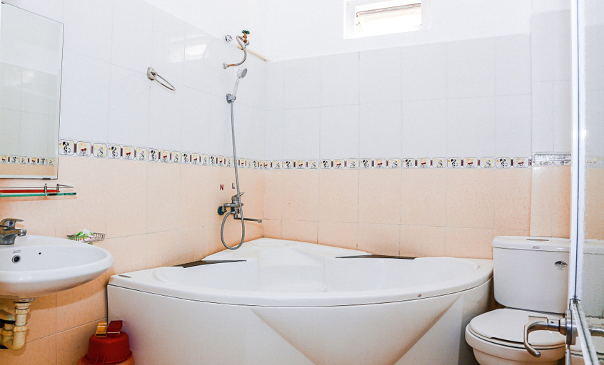 Bathroom, Hoang Thang 1 Hotel Da Lat, Đà Lạt