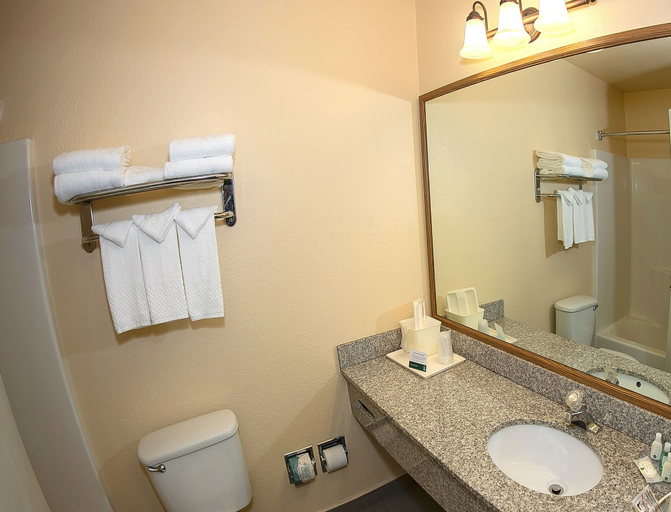 Bathroom 3, Quality Inn & Suites Crescent City Redwood Coast, Del Norte