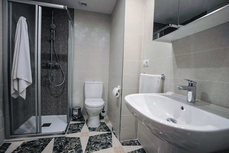 Bathroom 5, El Tossal, Alicante
