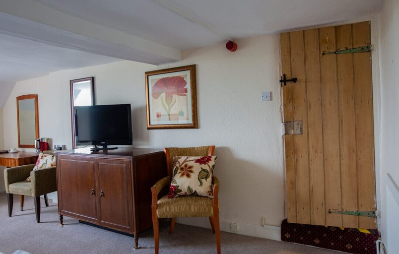 Others 5, Queens Head, Warwickshire