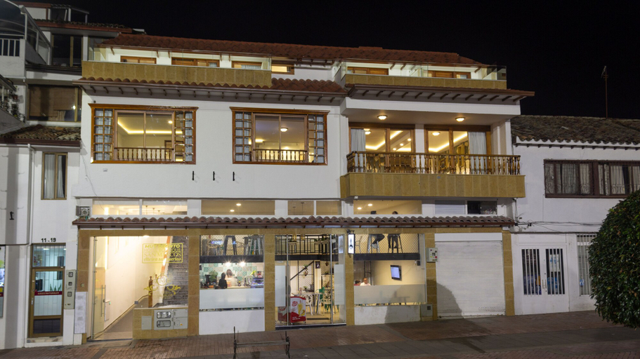 Exterior & Views
