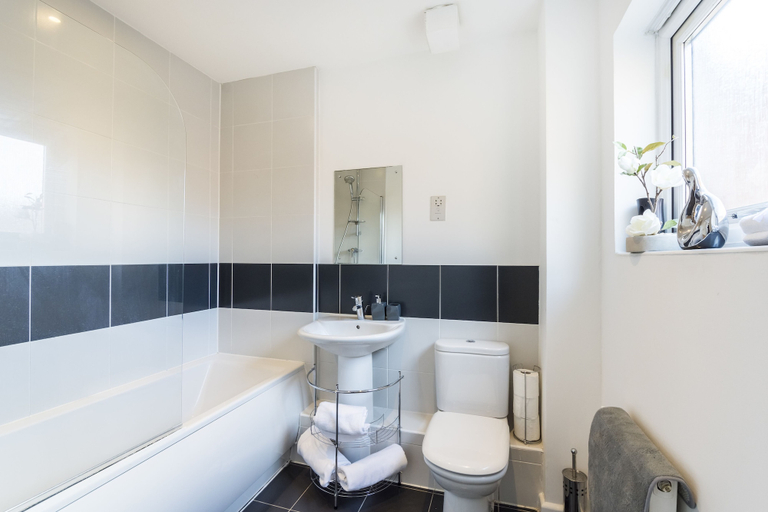 Bathroom 3, Gweal House Apartments, Wokingham