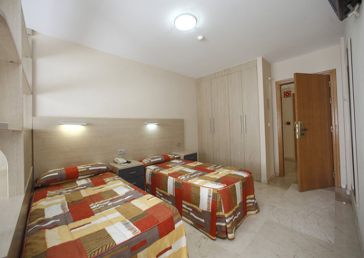 Bedroom 3, Rialta Apartahotel, A Coruña