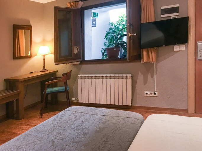Bedroom 2, Hotel Fonda Merce, Girona