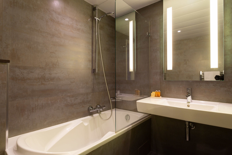 Bathroom 4, Hôtel 15 Montparnasse, Paris