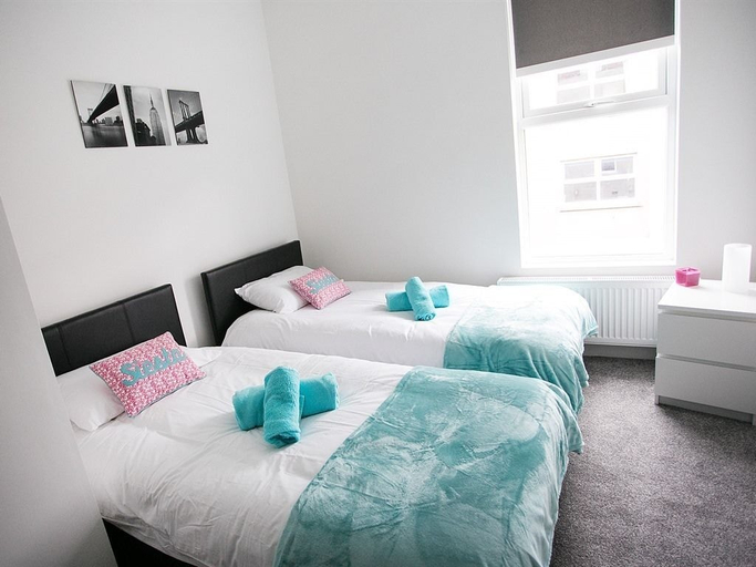 Bedroom 2, Coast & City Apartments, Belfast