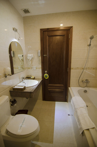 Bathroom 5, Moonlight Da Nang Hotel, Da Nang