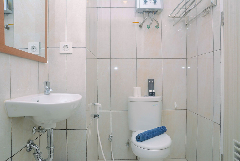 Bathroom 2, Comfortable Studio Grand Kamala Lagoon Apartment, Bekasi