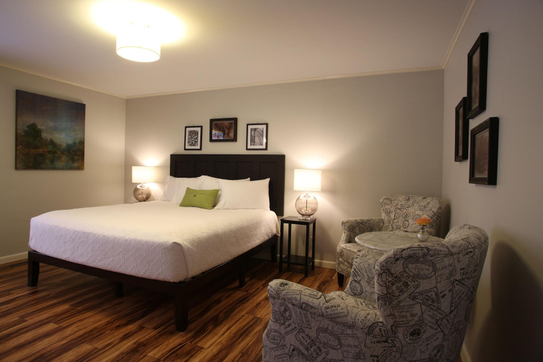 Bedroom 2, Tower House Inn, Carroll
