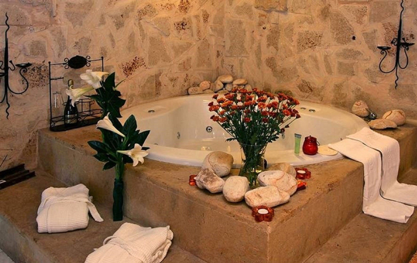 Bathroom 5, Biktapuz & Klemantina - Adults Only