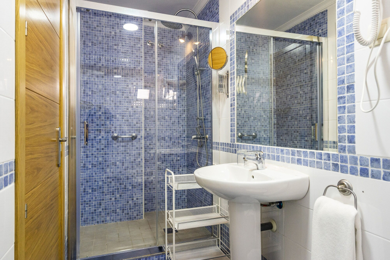 Bathroom 4, Hotel Elcano, Málaga