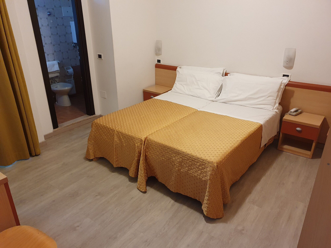 Bedroom 3, Hotel Tilmar, Rimini