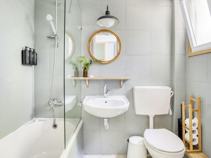 Bathroom 5, Mantur Beit Oren