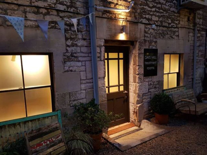 Exterior & Views 2, Stylish Town Centre Apartments, Gloucestershire