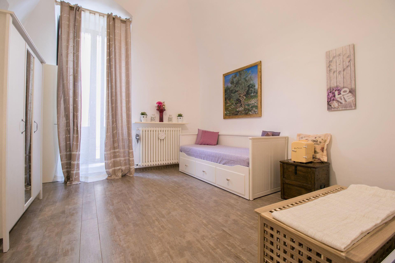 Bedroom 3, Beatitudinem, Bari