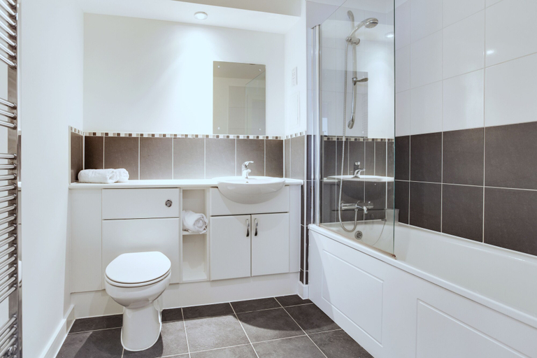 Bathroom 3, BookedUK - Penthouse 3 Bedroom Apartment, Hertfordshire
