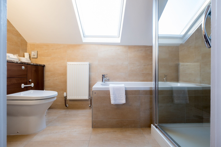 Bathroom 3, The Horseshoe Inn, North Yorkshire