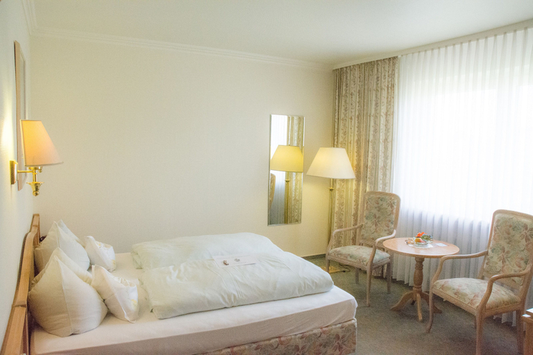 Bedroom 4, Landhotel Sonneneck - Hotel & Apartments, Kassel