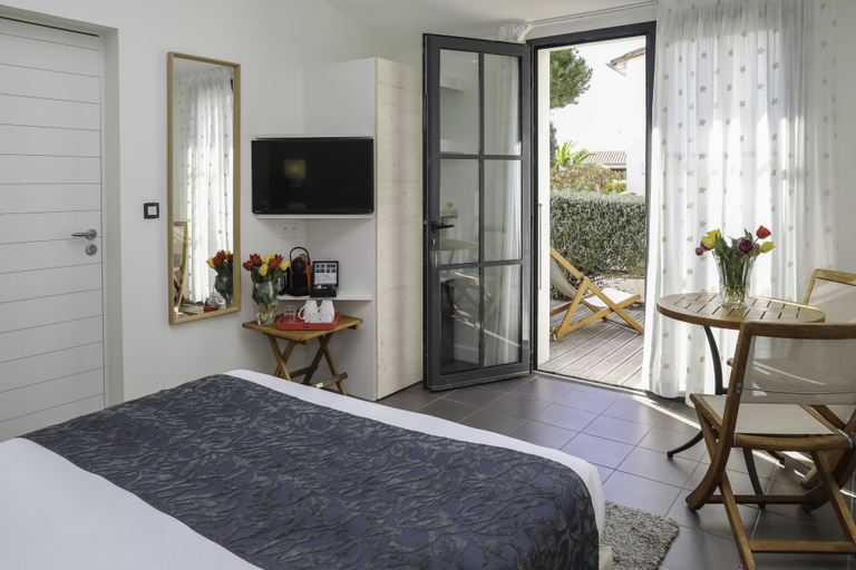 Bedroom 3, Les Vignes de la Chapelle, The Originals Relais, Charente-Maritime