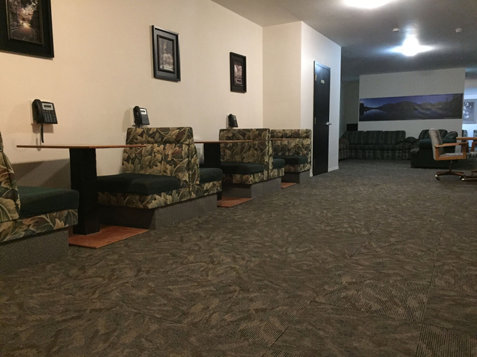 Others 5, Invermere Hostel, East Kootenay