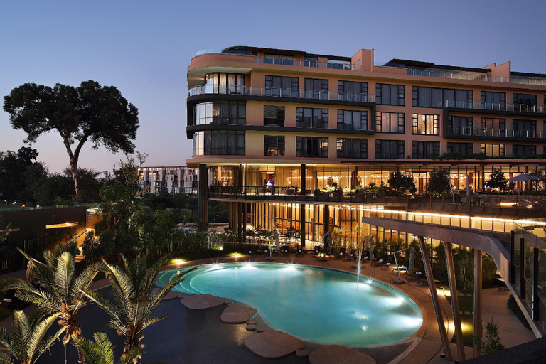 Exterior & Views