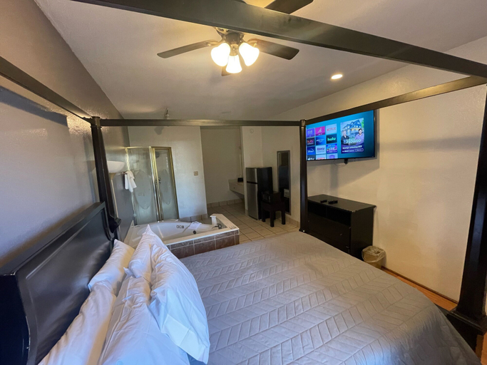Bedroom 5, Best Budget Inn, Morehouse