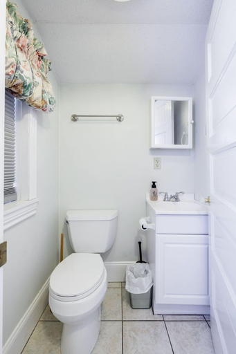 Bathroom, 53 Geary Ave, Hartford