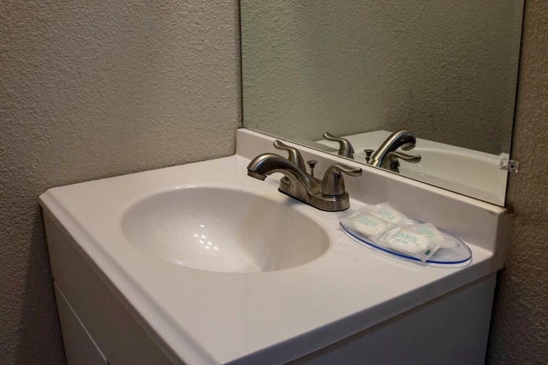 Bathroom 3, Southern Star Inn, Hertford