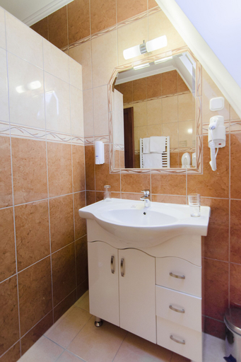 Bathroom, Gosztola Gyöngye Spa és Élményhotel, Lenti