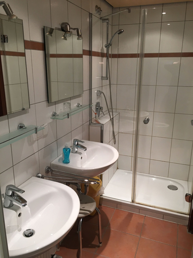 Bathroom 5, Naturfreundehaus Rahnenhof, Bad Dürkheim