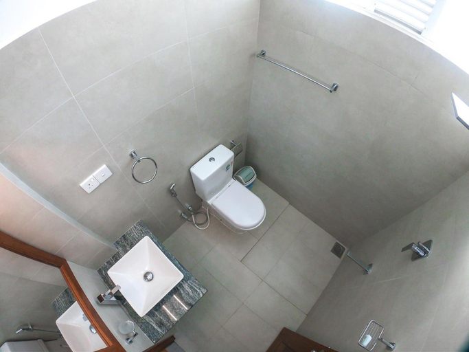 Bathroom 5, Rominrich, Hikkaduwa
