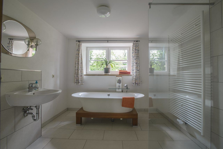 Bathroom 5, Nengshof, Eifelkreis Bitburg-Prüm