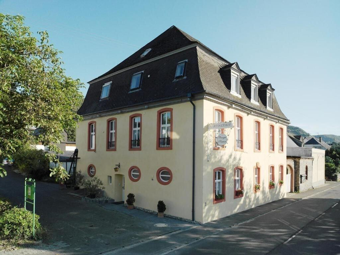 Exterior & Views 28