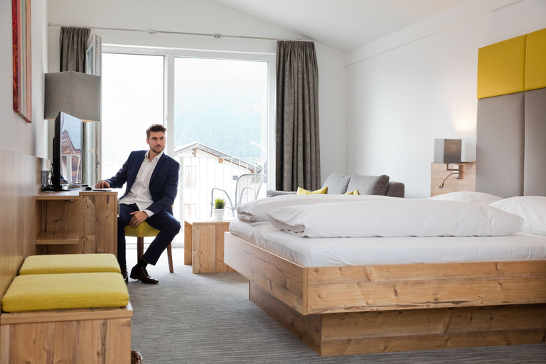 Bedroom 3, Hotel Zum Mohren, Reutte