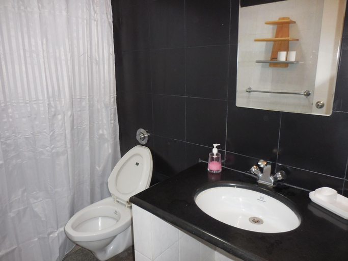 Bathroom 3, Saiacs Convention Resort, Bangalore