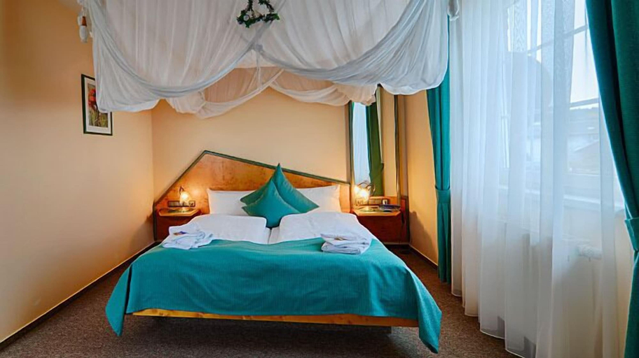 Bedroom 3, Hotel Auerhahn am Rennsteig, Hildburghausen