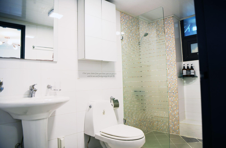 Bathroom 5, Namsan Forest Guesthouse, Jung