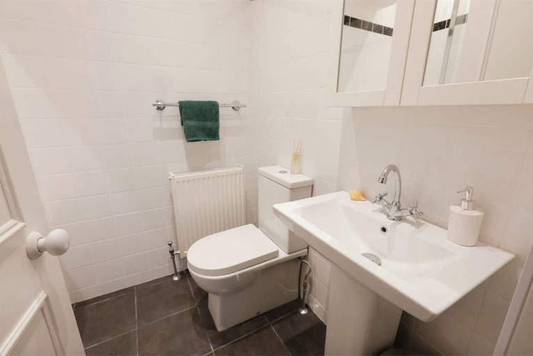 Bathroom, JOIVY 2 bed Flat by Maida Vale Tube & Shops, London
