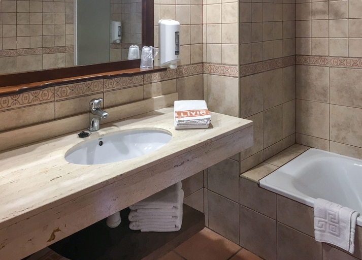 Bathroom 3, Hotel Fonda Merce, Girona