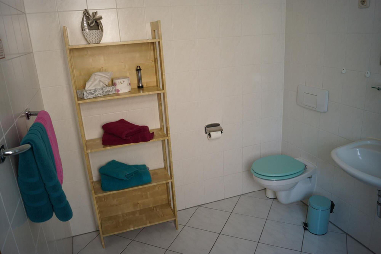 Bathroom 4, Pension Triebischtal, Meißen