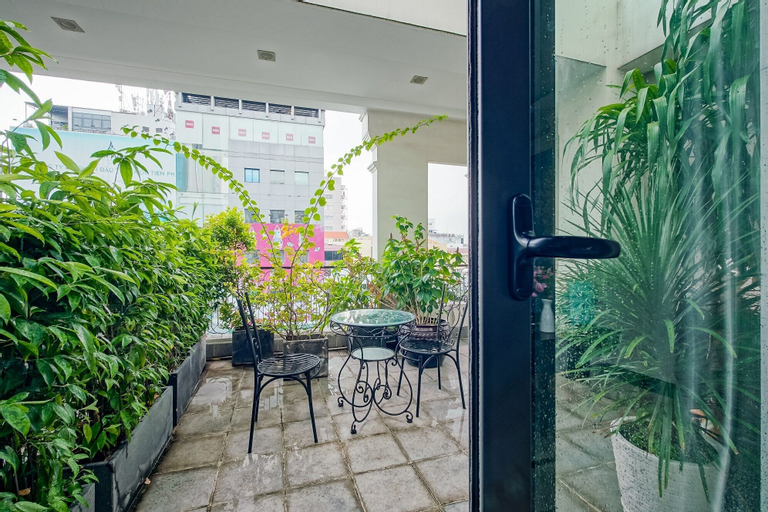 Exterior & Views 25