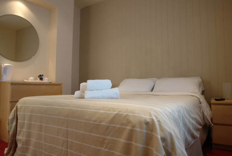 Bedroom 2, The Moon and Sixpence, North Somerset