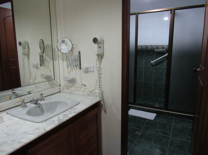 Bathroom 4, Hotel Majestic Barranquilla, Barranquilla