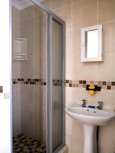 Bathroom 4, Seagull Lodge, Uthungulu