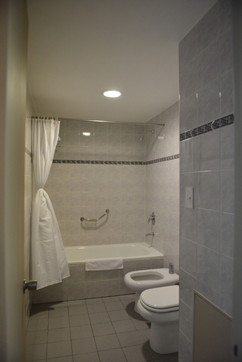 Bathroom 3, Comodoro, Escalante