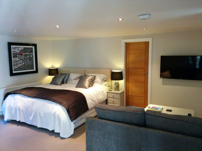 Bedroom 2, Dragon Inn Crickhowell, Powys