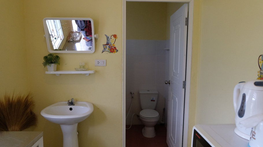 Bathroom 3, Hasanah Guesthouse, Phuket Island