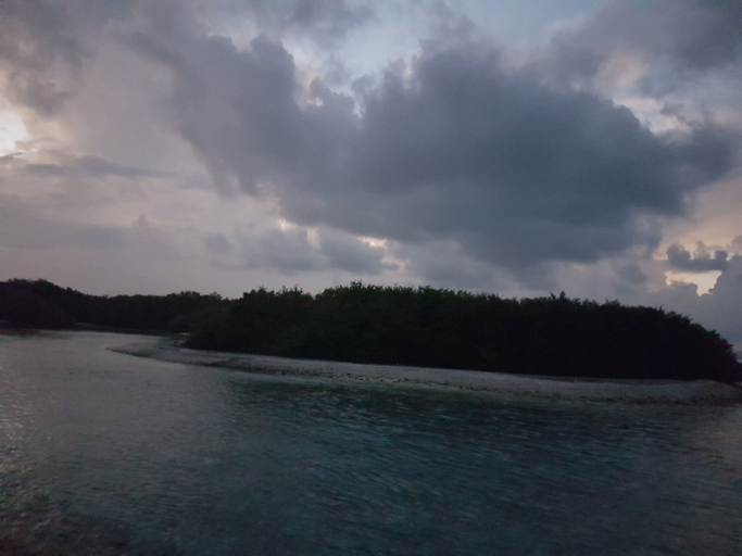 Others 4, Surf Deck, Kaafu Atoll